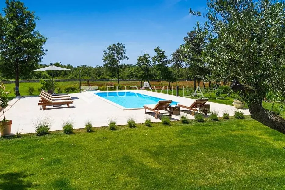 istra, bale, vila s bazenom na imanju od 30.000 m2 u osami - slika 7