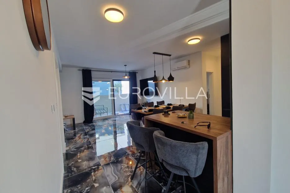 vir, moderan apartman s dvije spavaće sobe, terasom, vrtom i 2 parkirna mjesta, centar - slika 21