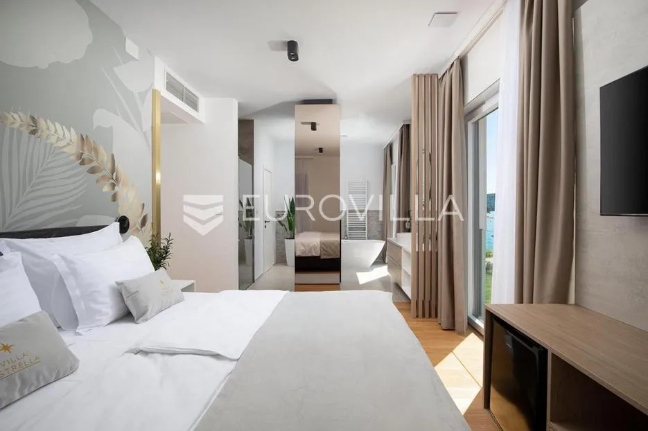 medulin, prekrasna villa od 350 m2, svega 6 m od mora s očaravajućim pogledom - slika 28