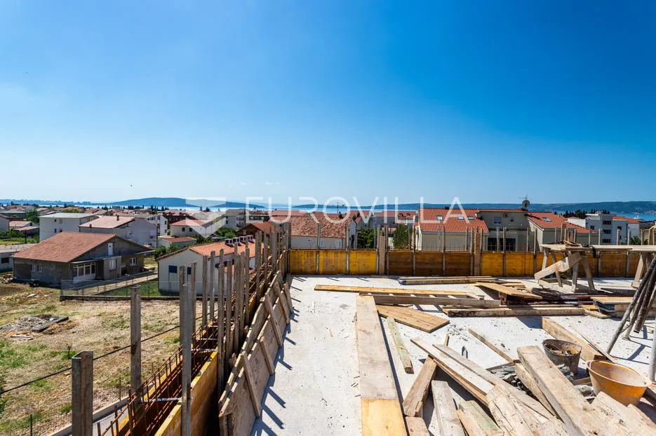 kaštel lukšić, trosoban penthouse s krovnom terasom i dva parkirna mjesta - slika 29