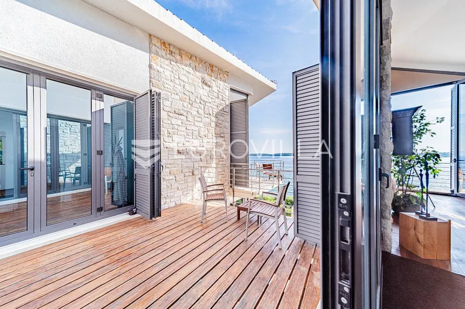 otok korčula, vela luka, villa prvi red uz more - slika 47