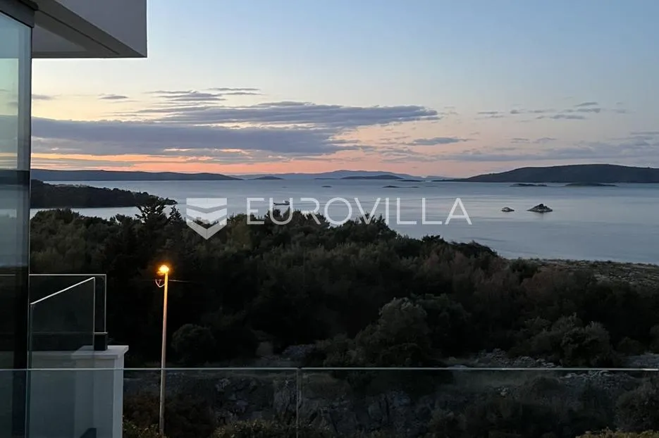 trogir, seget, luksuzna vila s bazenom i predivnim pogledom na šumu, more i otoke - slika 31
