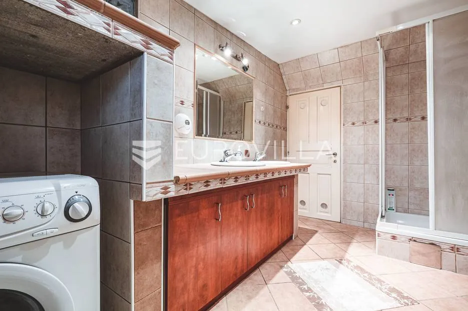 zagreb, srebrnjak, dva lijepo uređena stana, 164 m² - slika 9