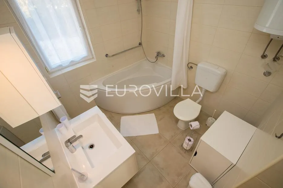 rab, barbat, dvosoban stan s pogledom na more, 200 m od mora 105 m² - slika 10