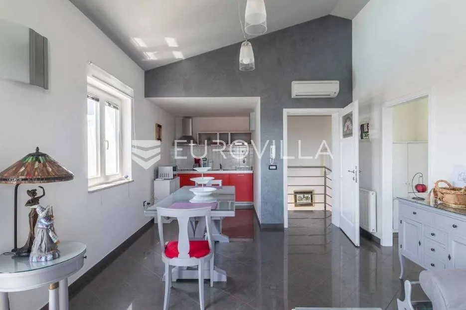 pula, pješčana uvala atraktivna samostojeća vila na velikoj okućnici - slika 29