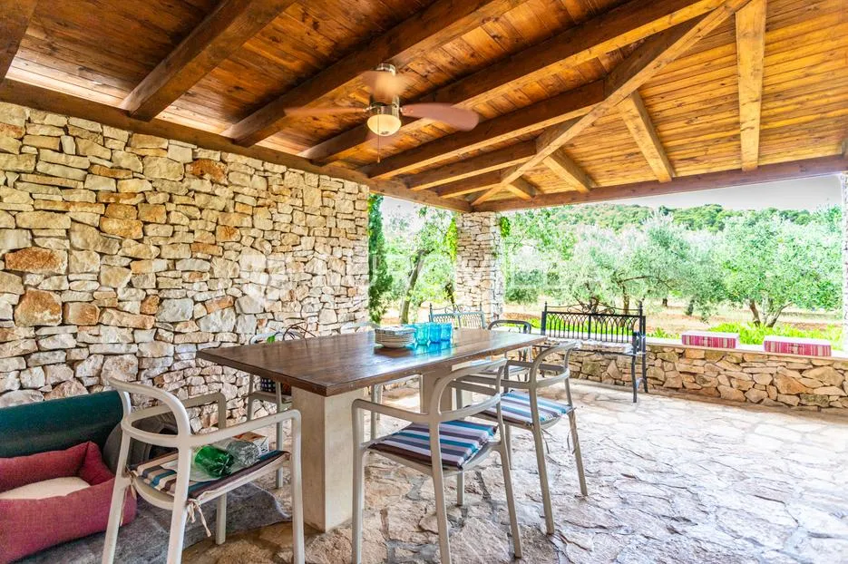 vis, prekrasno imanje na osami okruženo maslinikom i vinogradima - slika 22
