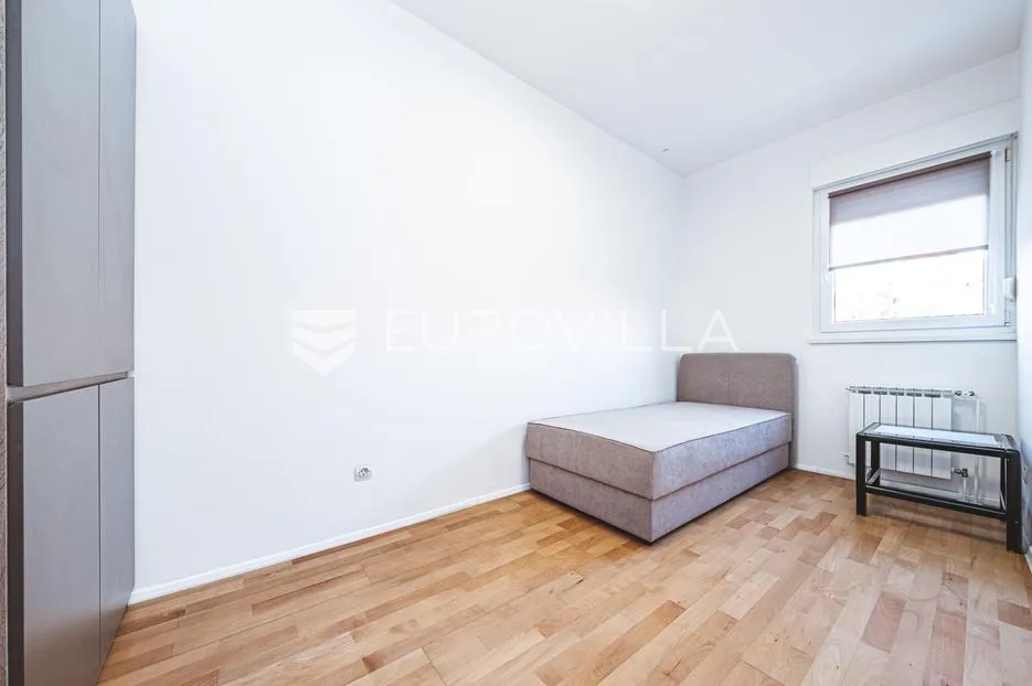 zagreb, malešnica, predivan četverosobni stan 83.25 m² - slika 9