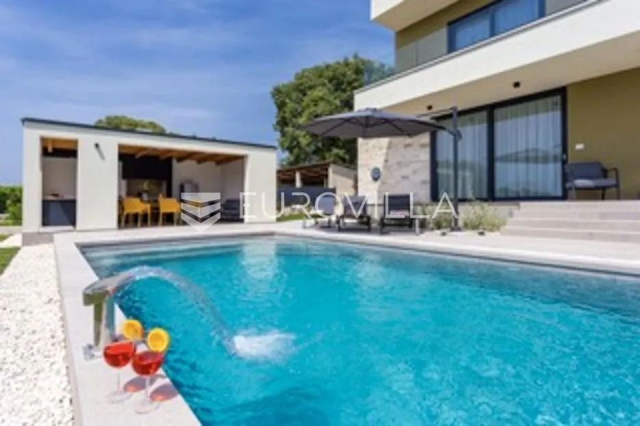 istra, smoljanci, kvalitetna i moderna samostojeća kuća, 208 m², grijani bazen 40 m² - slika 2