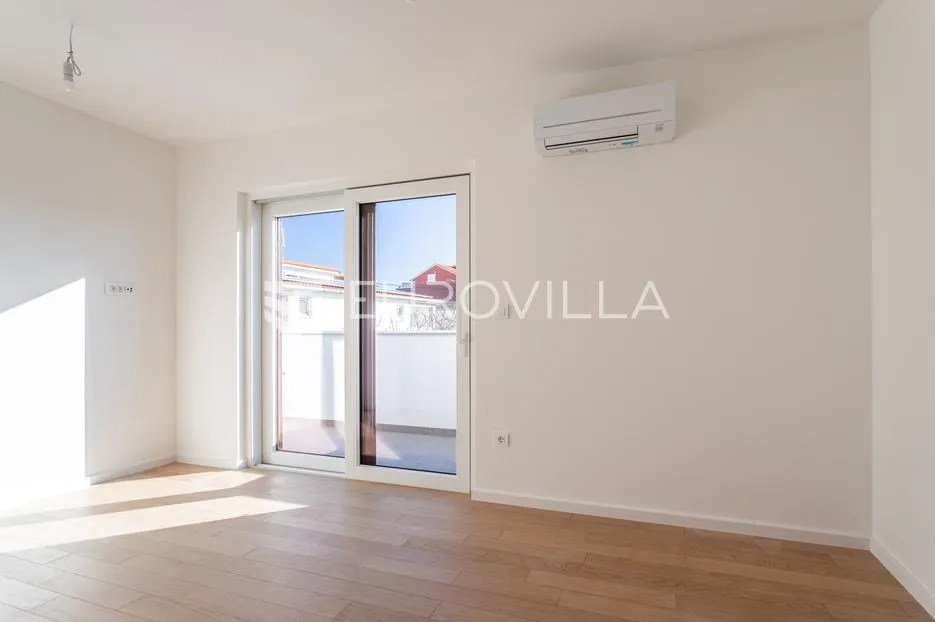 vodice, novogradnja, penthouse s krovnom terasom i pogledom na more, 137,93 m² - slika 9