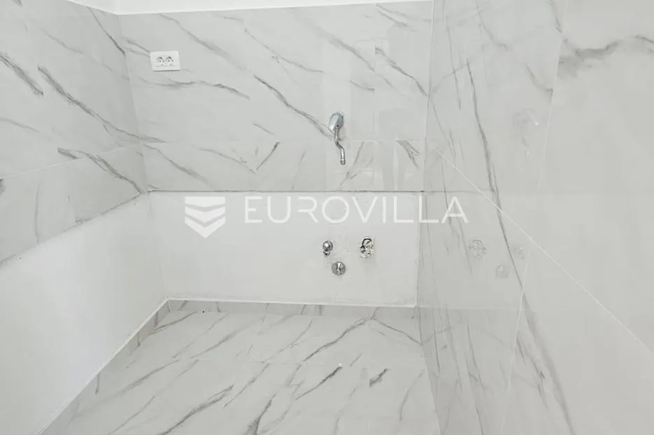 trogir, kuća s tri apartmana s pogledom na more na 50 m od mora - slika 20