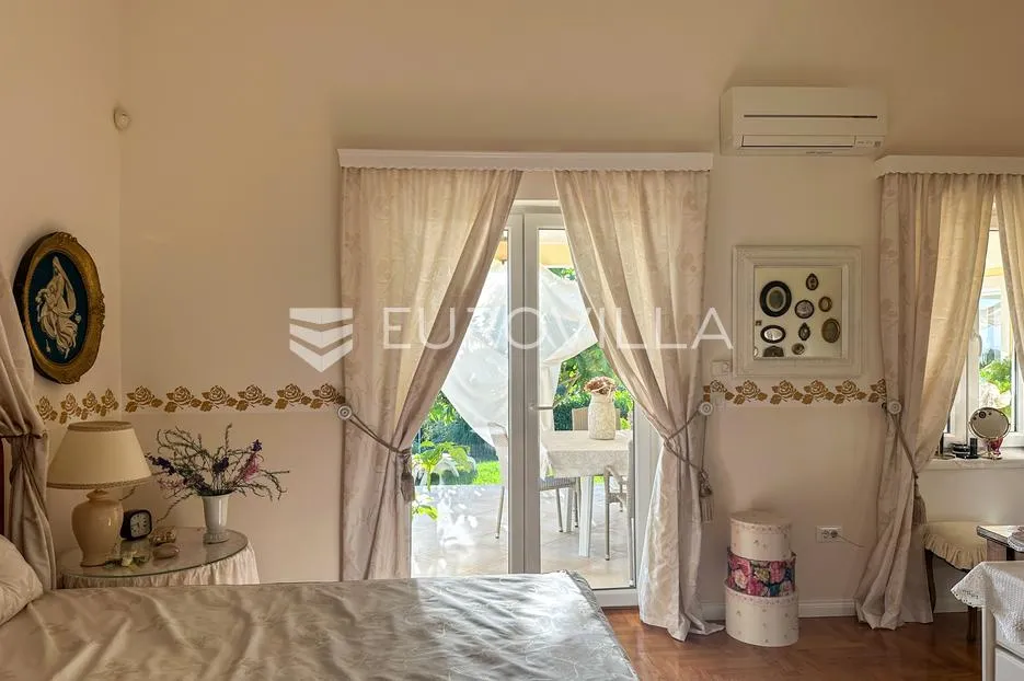 istra, višnjan, namještena vila s okućnicom,jedinstvena lokacija - slika 28