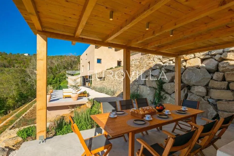 istra, motovun, luksuzna dizajnerska vila s infinity bazenom i panoramskim pogledom - slika 35