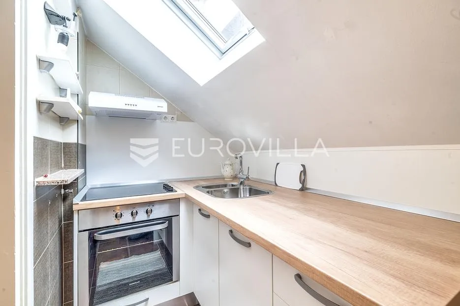 zagreb, nazorova, trosoban stan 55 m² u potkrovlju zgrade s liftom - slika 3