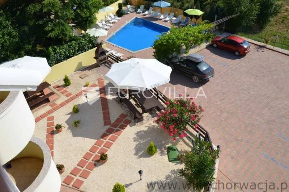 medulin, velika stambena zgrada 300 m od mora - slika 3