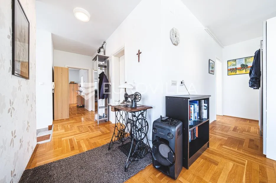 zagreb, gornji bukovac, prekrasan četverosoban stan s garažom, parking, 144 m² - slika 7