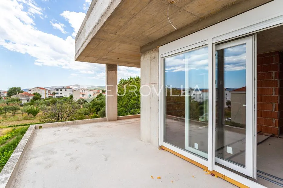 kaštel lukšić, trosoban penthouse s krovnom terasom i dva parkirna mjesta - slika 31