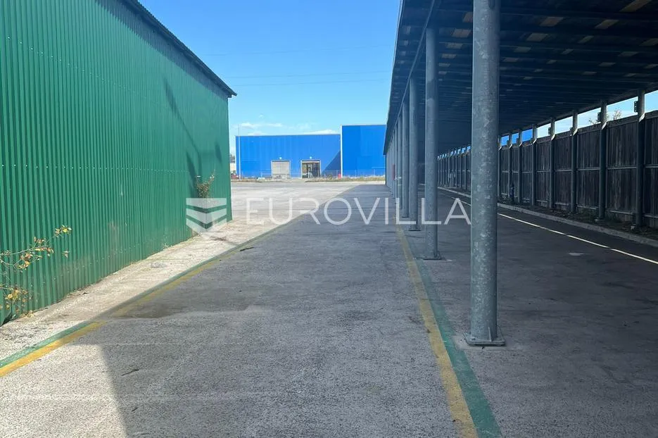 dugo selo, poslovna zona, skladišni prostor s dvije hale 500 m2, natkriveni prostor 640 m2 - slika 14