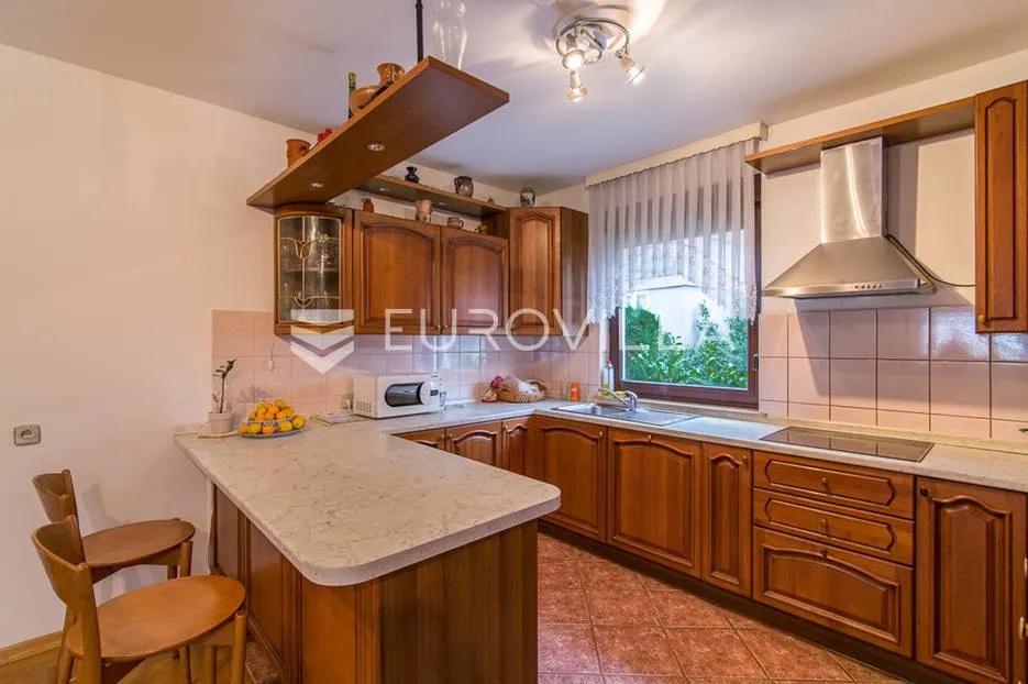zagreb, maksimir, prekrasna obiteljska kuća na zemljištu 1450 m² - slika 4
