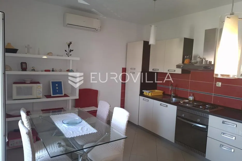 hvar, dva stana, ukupno 122,46 m² - slika 3