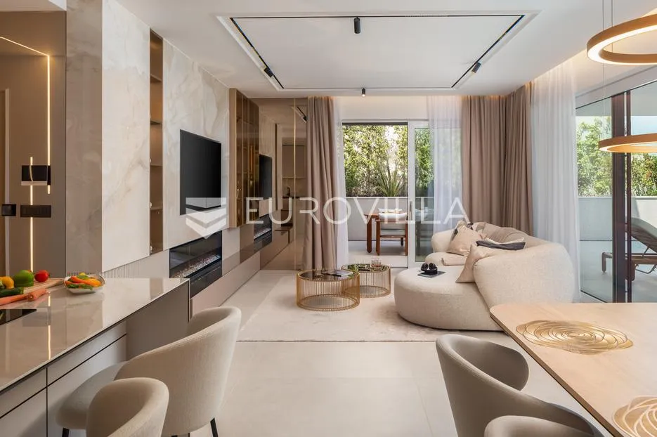 opatija, luksuzan četverosoban stan s privatnim bazenom 220,92 m² - slika 17