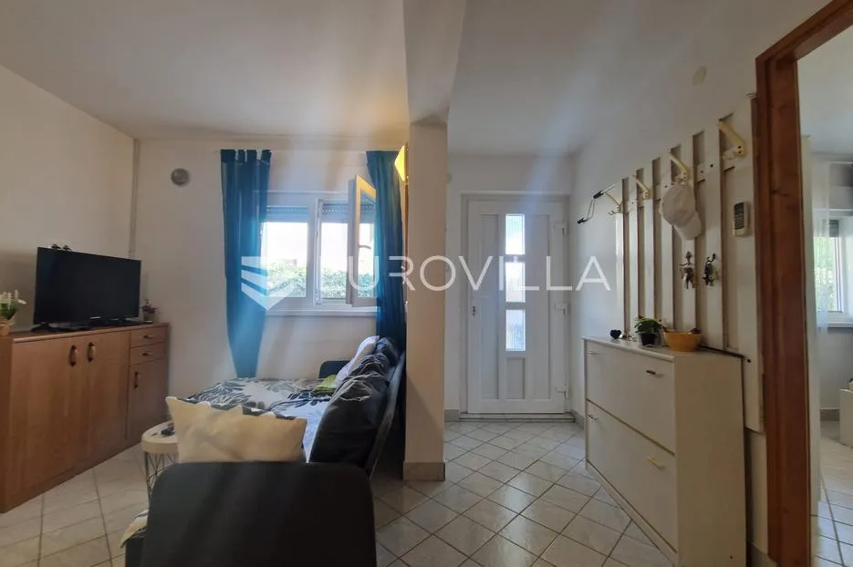 vir, samostojeća katnica s dva apartmana - slika 6