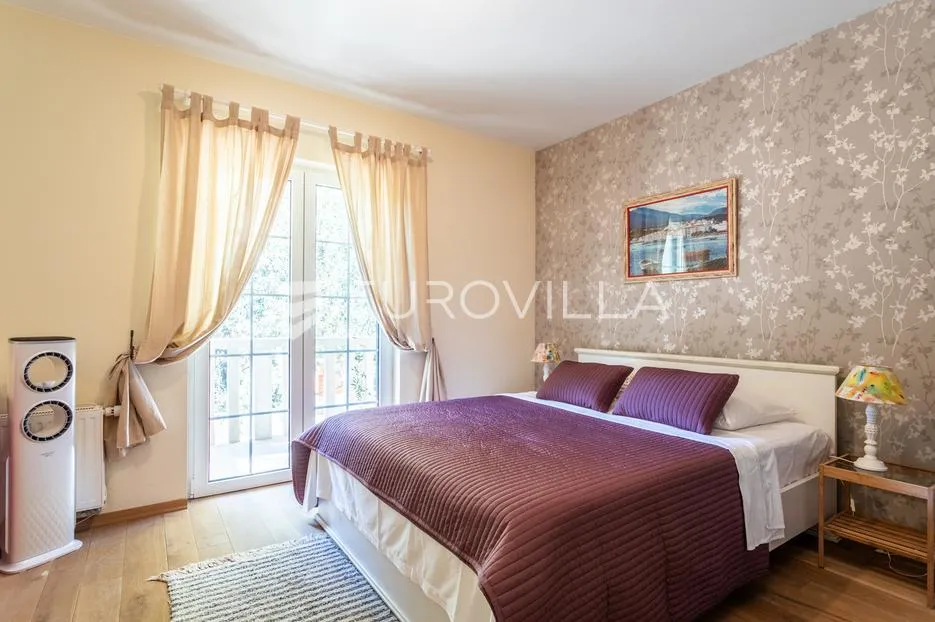brač, supetar, kuća ukupne površine 372 m² na zemljištu površine 411 m² - slika 21