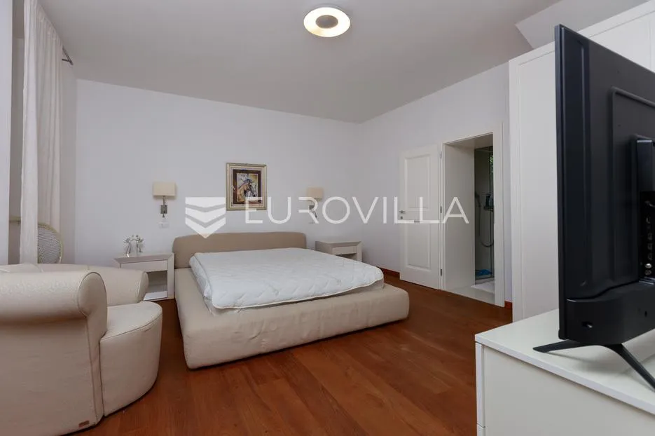 opatija, centar, prekrasna samostojeća kuća s bazenom i konobom, 140m od mora - slika 11