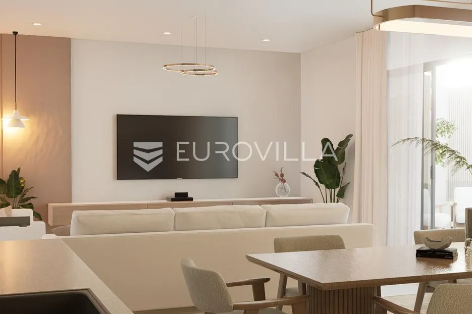 kaštel stari, trosoban stan s tri lođe, prvi kat - slika 2