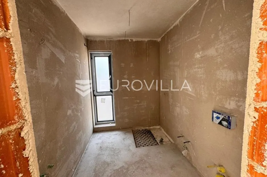 poreč, prekrasan trosobni stan u kući u nizu od 125 m2 s velikim vrtom - slika 22