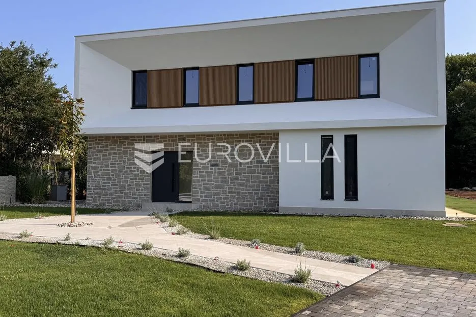 istra, tinjan - ekskluzivna vila s bazenom i sportskim terenom na 2935 m2 - slika 42