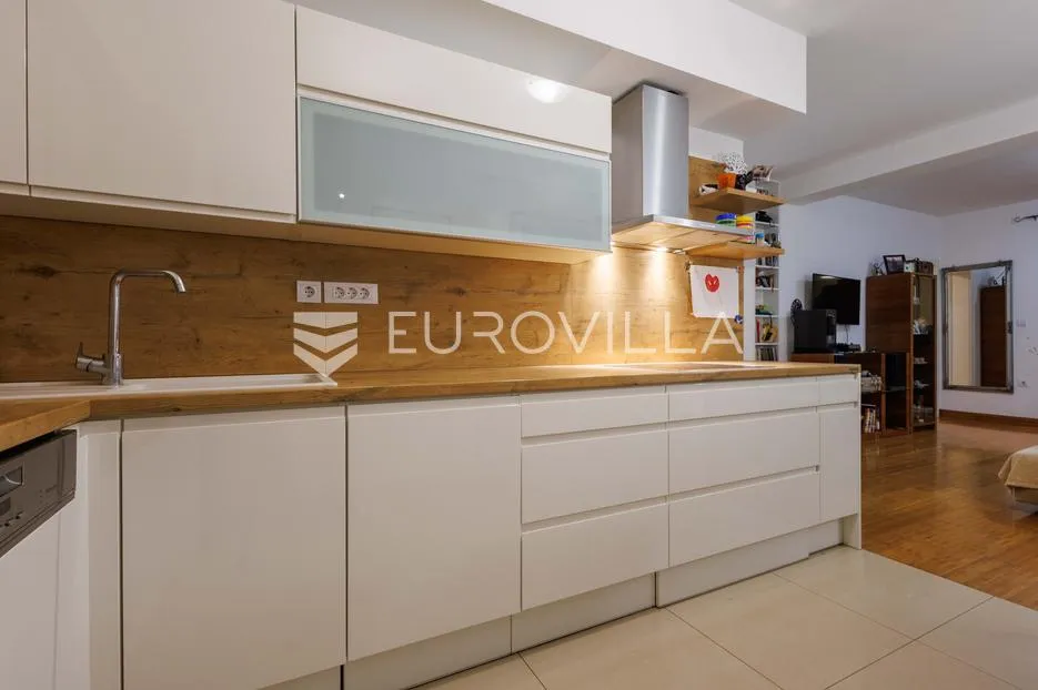 Istra, Pula, prizemni stan s potpunom privatnošću i vrtom