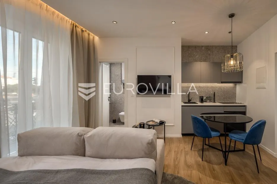 rijeka, centar, novouređen luksuzan stan nkp 98 m2 s tri apartmana - slika 23