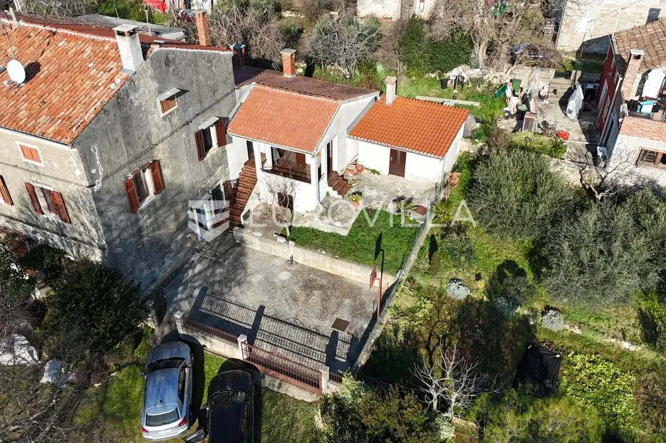 istra, poreč okolica, kuća s dva stana i dvorištem na mirnoj lokaciji - slika 5
