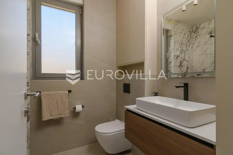 trogir, čiovo, luksuzan penthouse sa krovnom terasom i bazenom - slika 37