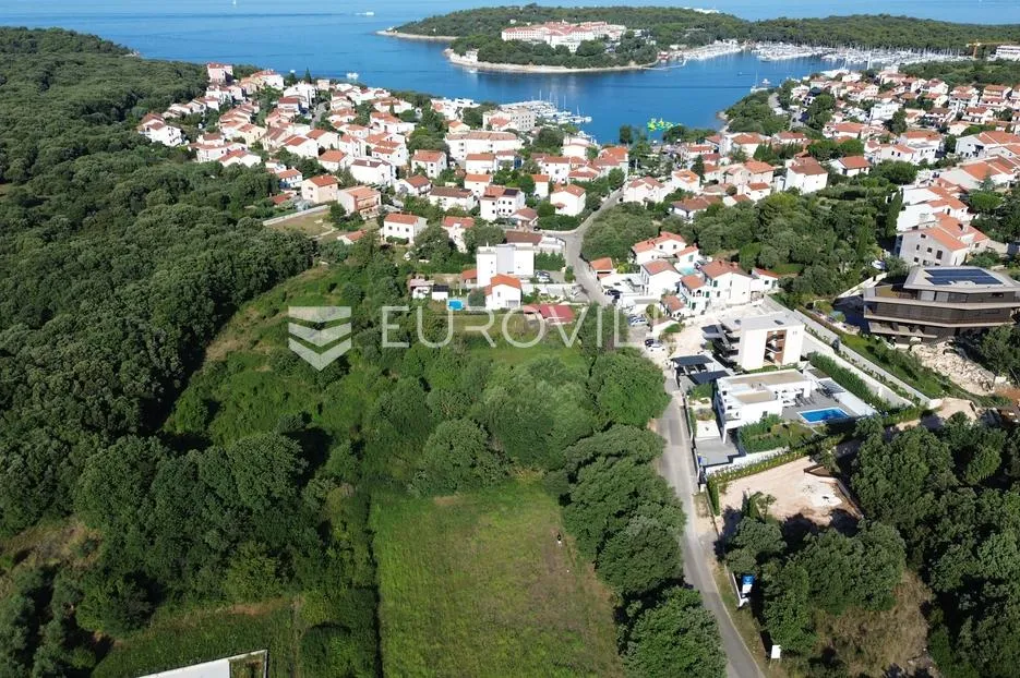 Pula, Pješčana Uvala, lijepa građevinska parcela 757 m² okružena zelenilom, 350 m od mora - Pješčana uvala, Medulin