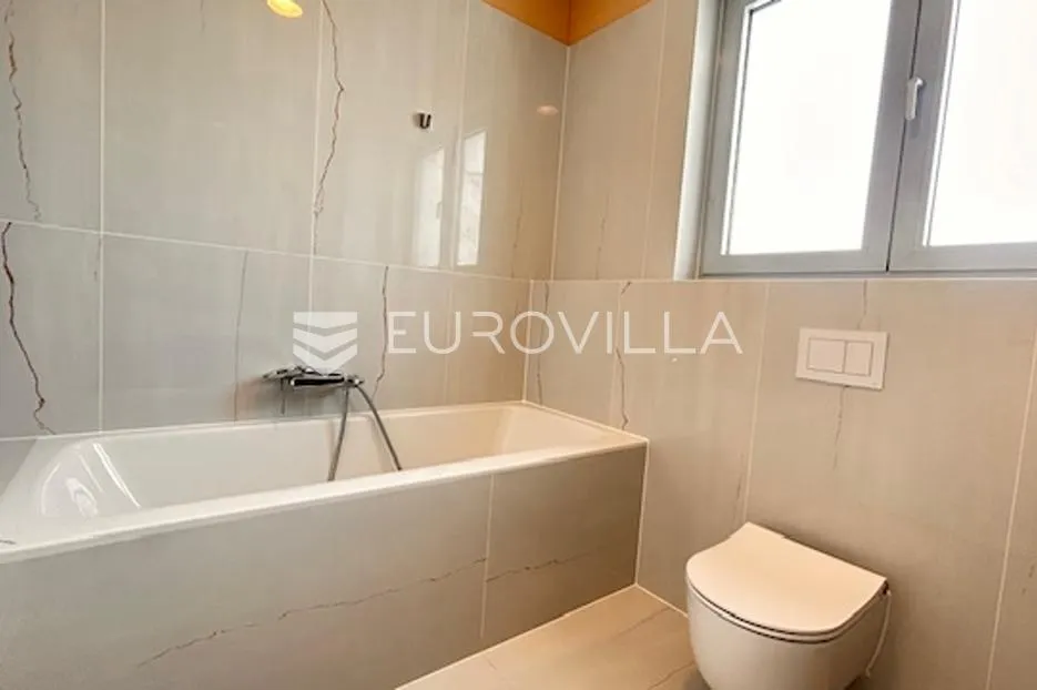 babonićeva luksuzan četverosoban penthouse - slika 14