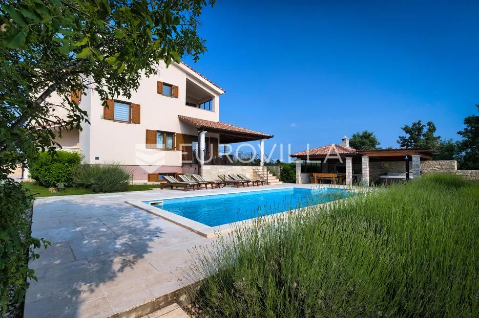 istra, svetvinčenat, 294 m² villa, bazen, jacuzzi te multifunkcionalno igralište na 2000 m² okućnice - slika 5