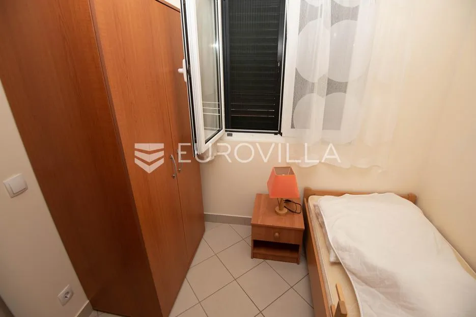 tisno, ekskluzivna apartmanska kuća prvi red do mora s panoramskim pogledom i brodicom - slika 47