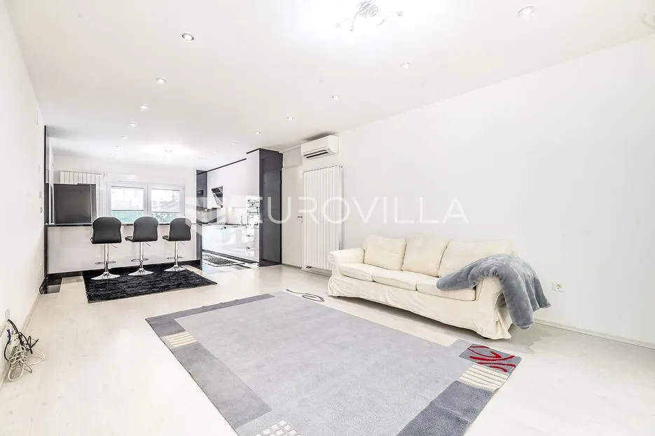 Zagreb, centar, Buconjićeva, četverosoban stan 226 m², terasa 2 parkirna mjesta