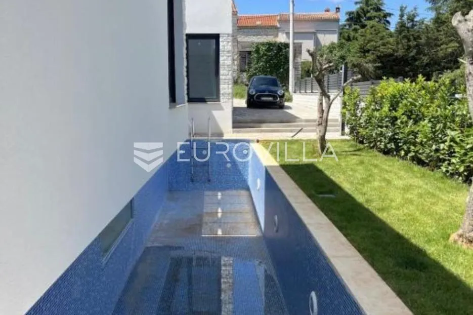 istra, rovinjsko selo, luksuzna prizemnica veličine 218m2 s bazenom, jacuzzijem i saunom - slika 17