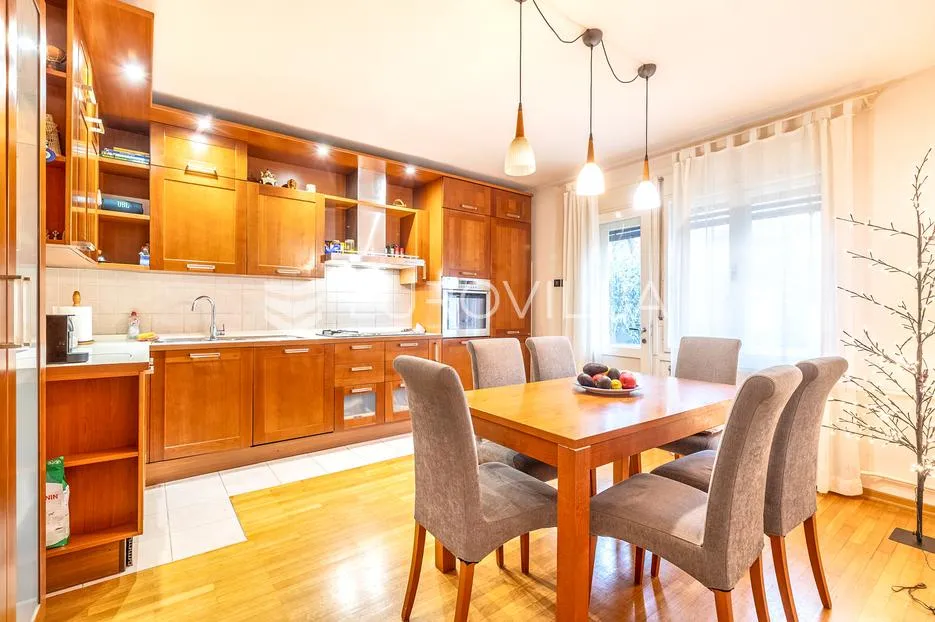 zagreb, lašćina, kuća na tri etaže s dvorištem, vrtom i garažom, 307 m² - slika 2