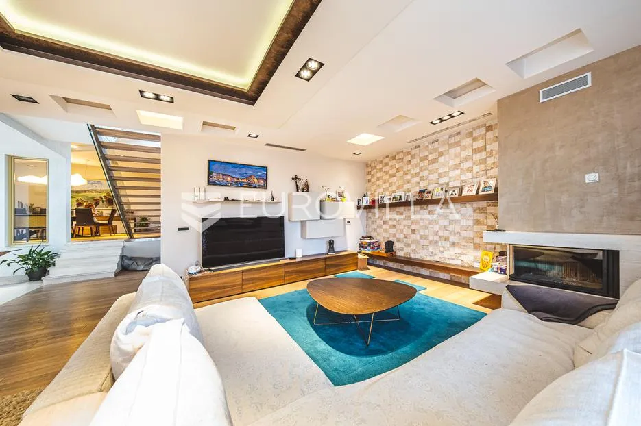 Zagreb, Gornje Prekrižje, ekskluzivna obiteljska vila 376 m² na zemljištu od 704 m²