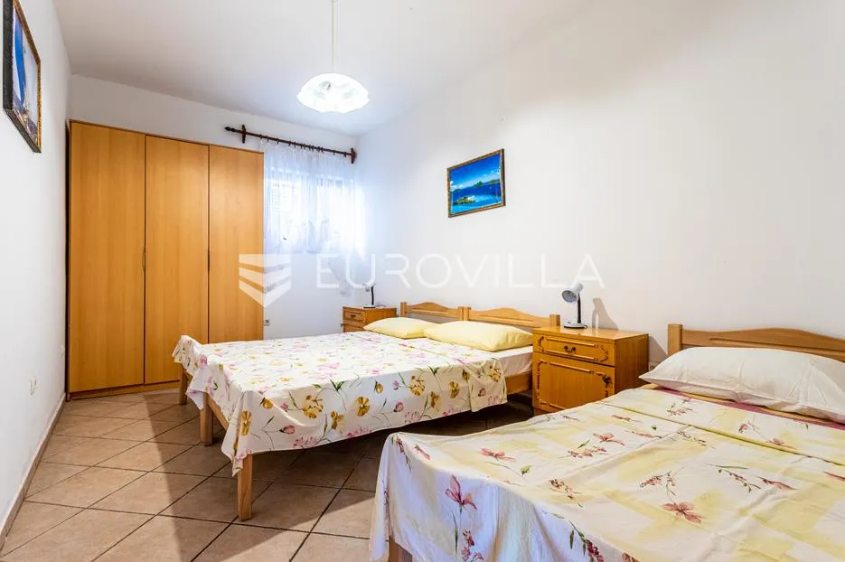 vodice, apartmanska kuća u blizini mora - slika 24