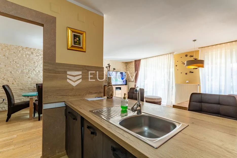 varaždin, jalkovečka kuća u nizu površine 178 m² - slika 8