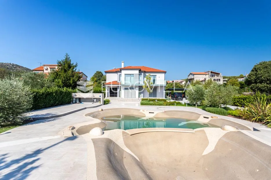 šibenik, bilice, novogradnja, prekrasna moderna vila s bazenom - slika 2