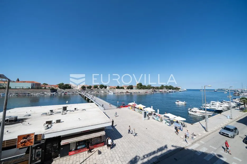 zadar, branimirova obala, trosoban stan s pogledom na more na izvrsnoj lokaciji - slika 1