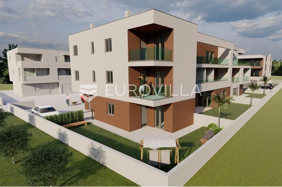Pula, Valmade - moderni stan s vrtom na traženoj lokaciji