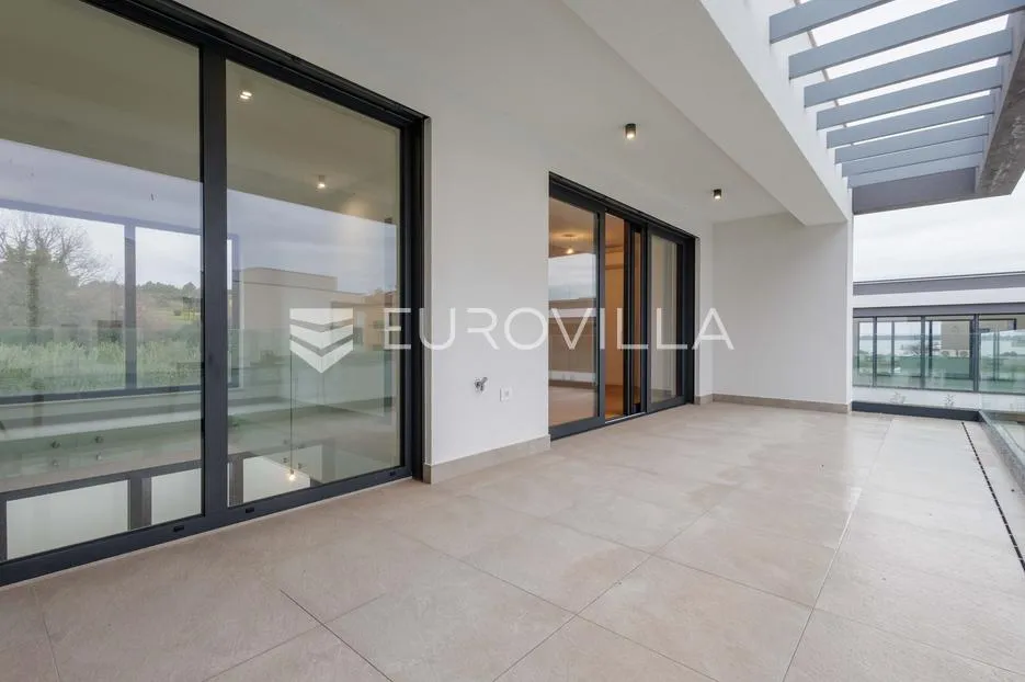 istra, pomer, unikatna, moderna villa 20 m od mora 322 m² - slika 9