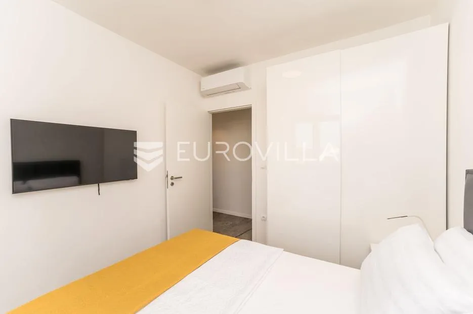 zadar, sveti filip i jakov, luksuzni dvoetažni penthouse s jacuzzijem, 2. red do mora - slika 12