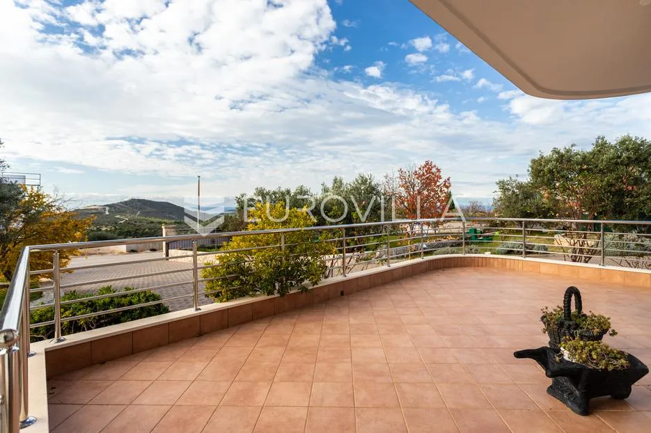 primošten, prekrasna villa sa velikim bazenom - slika 24